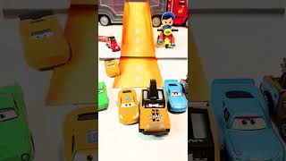 Large Trucks Discover Tomica Mini Cars Falling Into Deep Color Water!