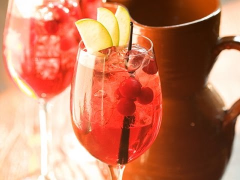 perfect-sangria-recipe-with-pomegranate-liqueur