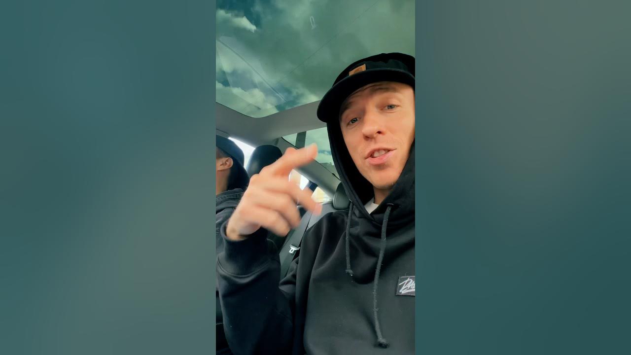 Но лишь она не твоя. Запомни раз и навсегда что жизнь одна она твоя. Запомни раз и навсегда. Но лишь она не твоя. Стих я ухожу из твоей жизни.