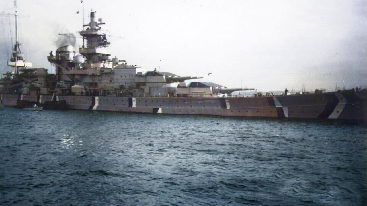 Jak zatopiono pierwszy okręt flagowy Hitlera – pancernik Scharnhorst!