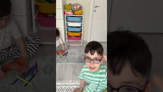 Yiğit Mert Bardak Oyunu Oynuyor