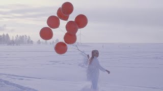 Video thumbnail of "Yoki - Kiitos Ja Moi (Lyriikkavideo)"