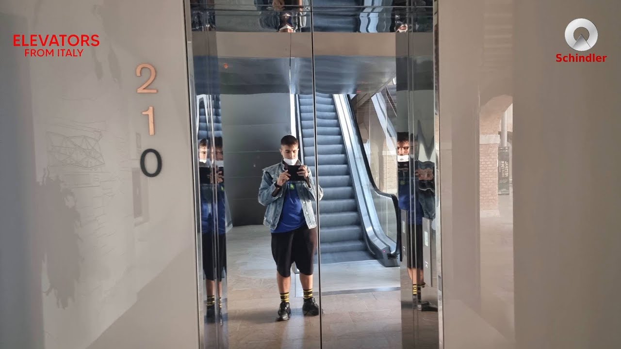 Linea Vetro rip-off! 2016 Schindler 5500 MRL traction elevator@Via Poerio 28, Venice, Italy