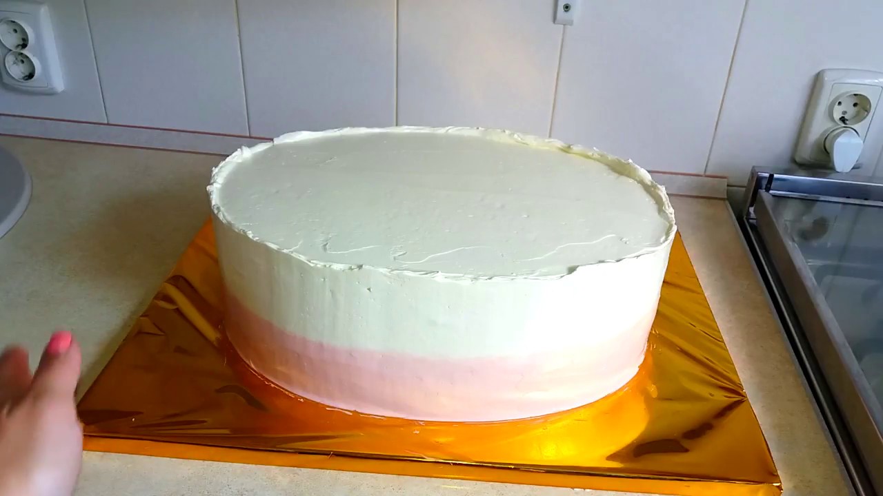 Выравнивание и украшение торта кремом чиз. Крем для торта. Выровненный торт. Крем для покрытия торта. Крем для выравнивания бисквитного торта.