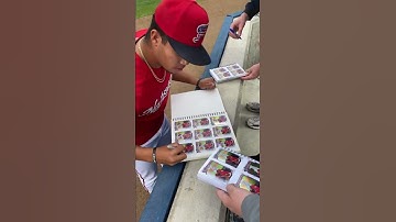 No WAY he autographed ALL these baseball cards… 😂 #shorts