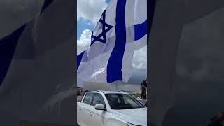 תושבי נתיב העשרה הניפו מול רצועת עזה דגל ישראל בגודל 12×17 מטר על תורן בגובה 50 מטר