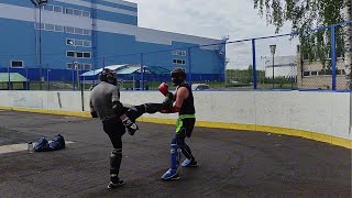 Muay Thai training 2 rounds