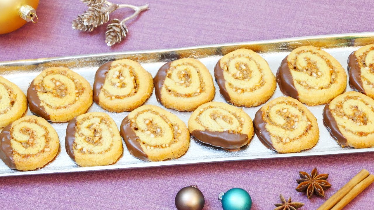 Galletas de roles de canela con almendras