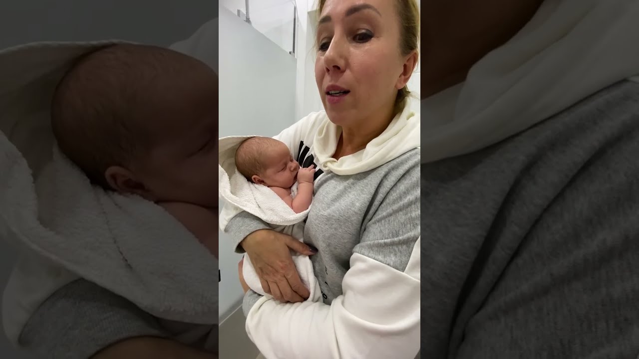 Купание младенца в ванночке на гамаке. Обзор гамачков для купания -плюсы и минусы.