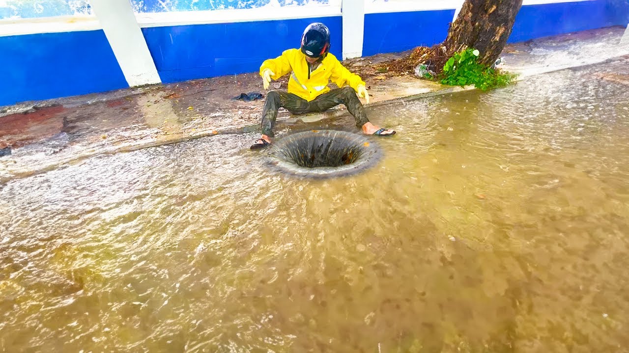 Unclogging Drains The Fast Solution to Massive Floods - YouTube