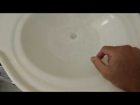 Vídeo: Por que meu banheiro está borbulhando séptico?