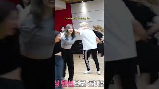 twice trying 'stray kids' circus dance' during their dance practice #twice #momo #nayeon