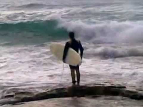 Surfer gets washed off the rocks