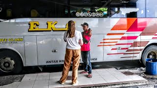 SEPASANG BULE NAIK BUS EKA CEPAT !