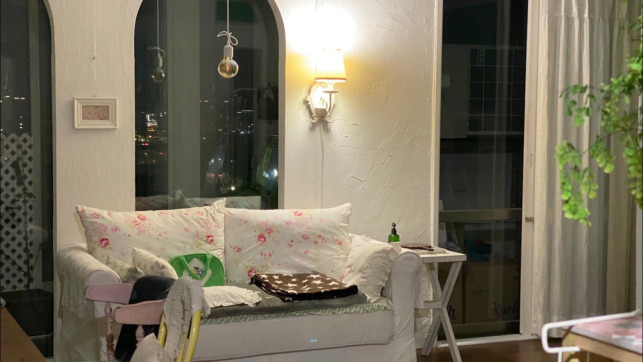 오래된 아파트의 아늑한 겨울 