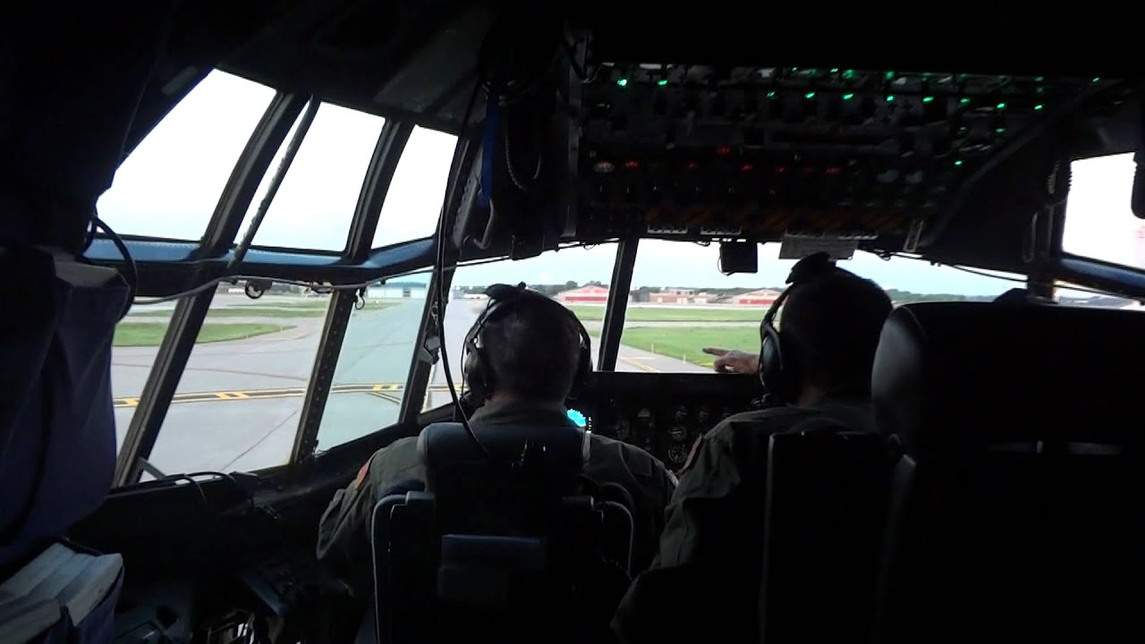 USAF Hercules C130 Cockpit (Jump Seat) Landing (RWY 30R) Minneapolis