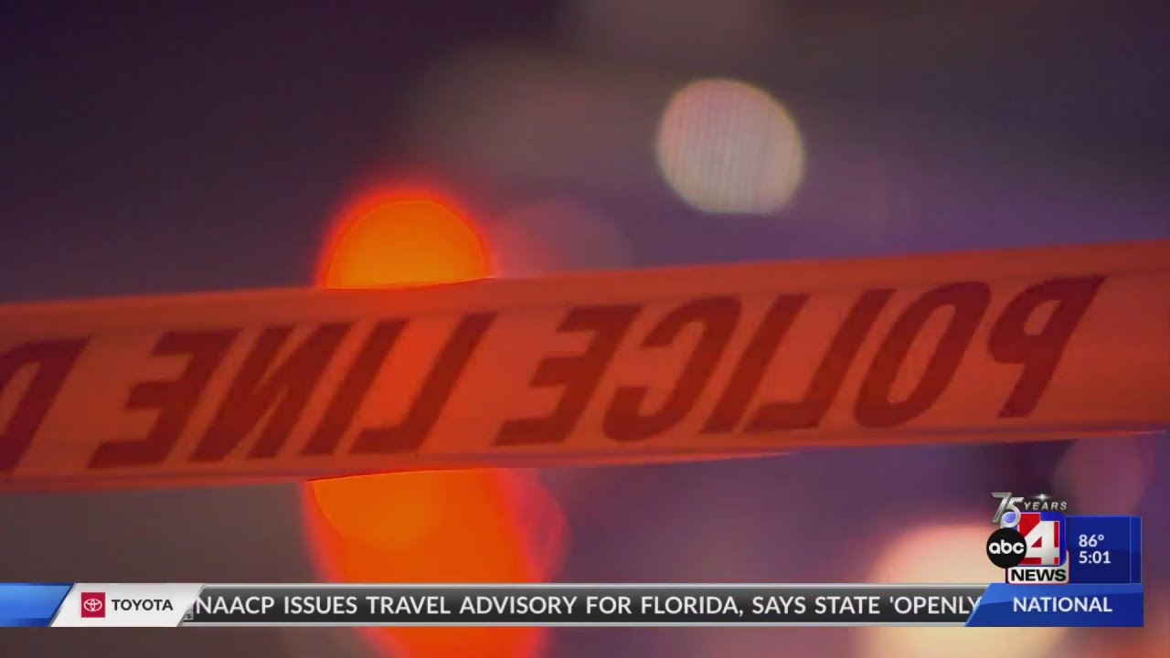 3 hospitalized after DUI driver crosses center line, crashes outside Farmington liquor store