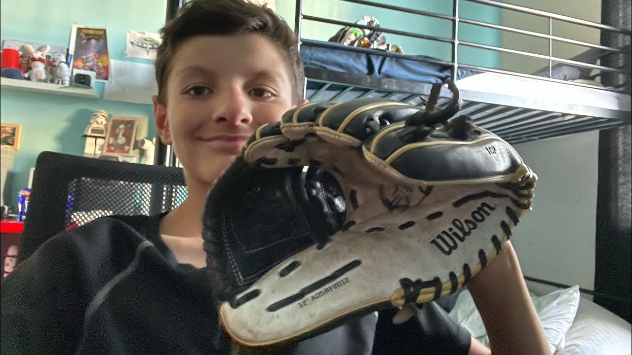 Tapping on a leather baseball gloveASMR YouTube