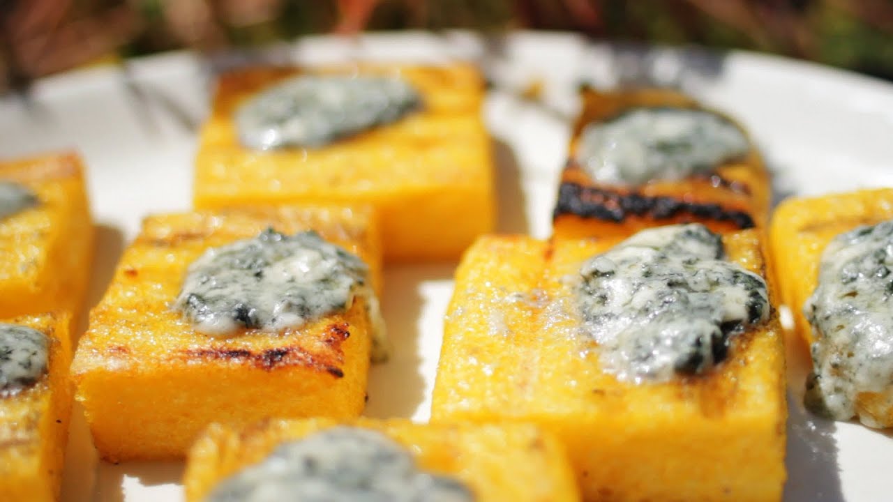 Rezept: Polenta mit Blauschimmelkäse vom Grill - YouTube