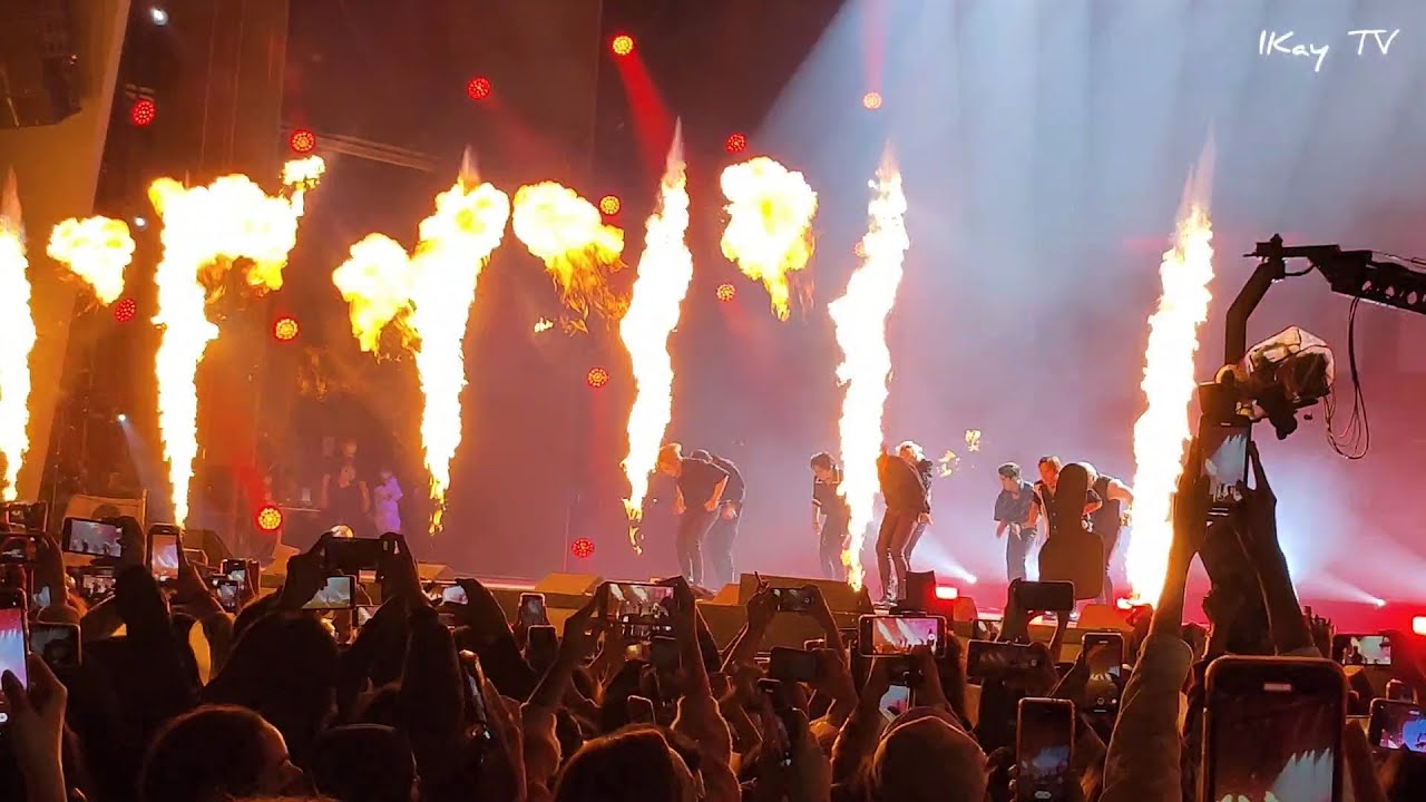 STRAY KIDS GOD'S MENU AMAZING PERFORMANCE TO #UAE FANS @theExpoCityDubai  #SKZ [] KOREA NATIONAL DAY