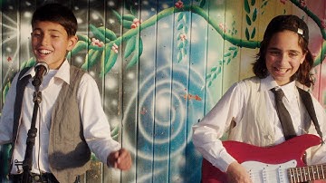 映画「歌声にのった少年」予告編