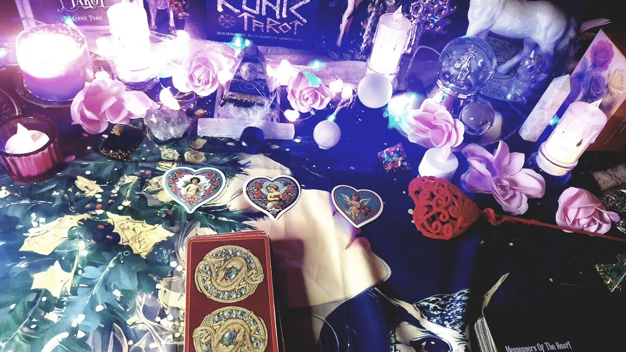 Τι σκέφτεται για εσένα; 🔮🤔πως νιώθει;💟#wheeloffortunetarot #pickacard #χαρτομαντεία #ταρώ 