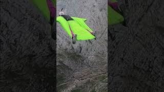 Download Lagu Velocità raggiunta con una tuta alare nel base jumping MP3