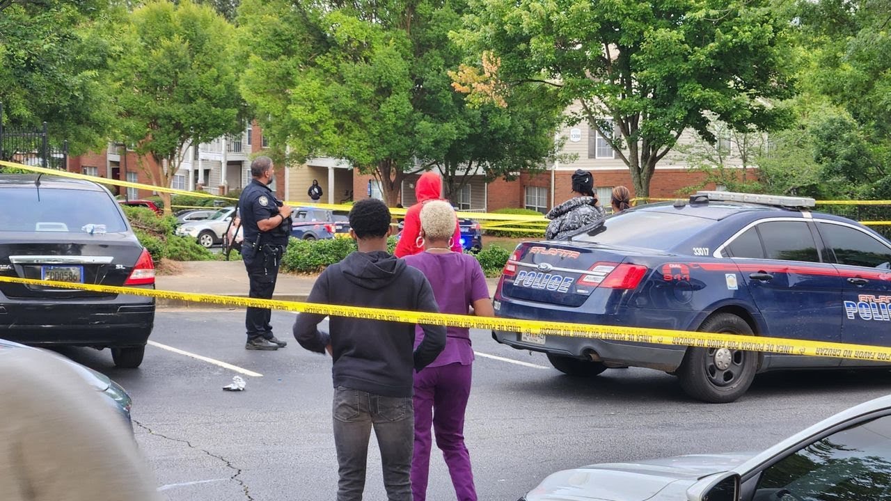 1 killed, 1 injured in southwest Atlanta shooting - YouTube