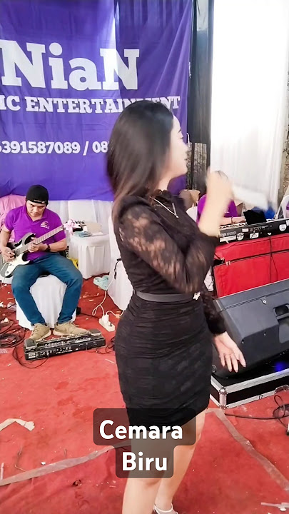 Kocak, lagi nyanyi Cemara Biru, MALAH DISAWER PAKE POHON CEMARA. wkakkkkkakka #nianmusicmakingurih