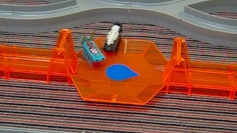 Hexbug Nano - Zombie vs Reindeer battle - The 