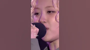 اداء روزي اغنية Apt وكيف غيرت بعض كلمات الاغنيه Blackpink 