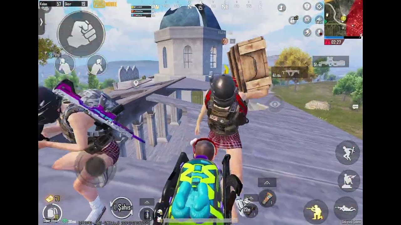 AĞLAYAN KEDİ MASKELERİYLE TAKIMLI