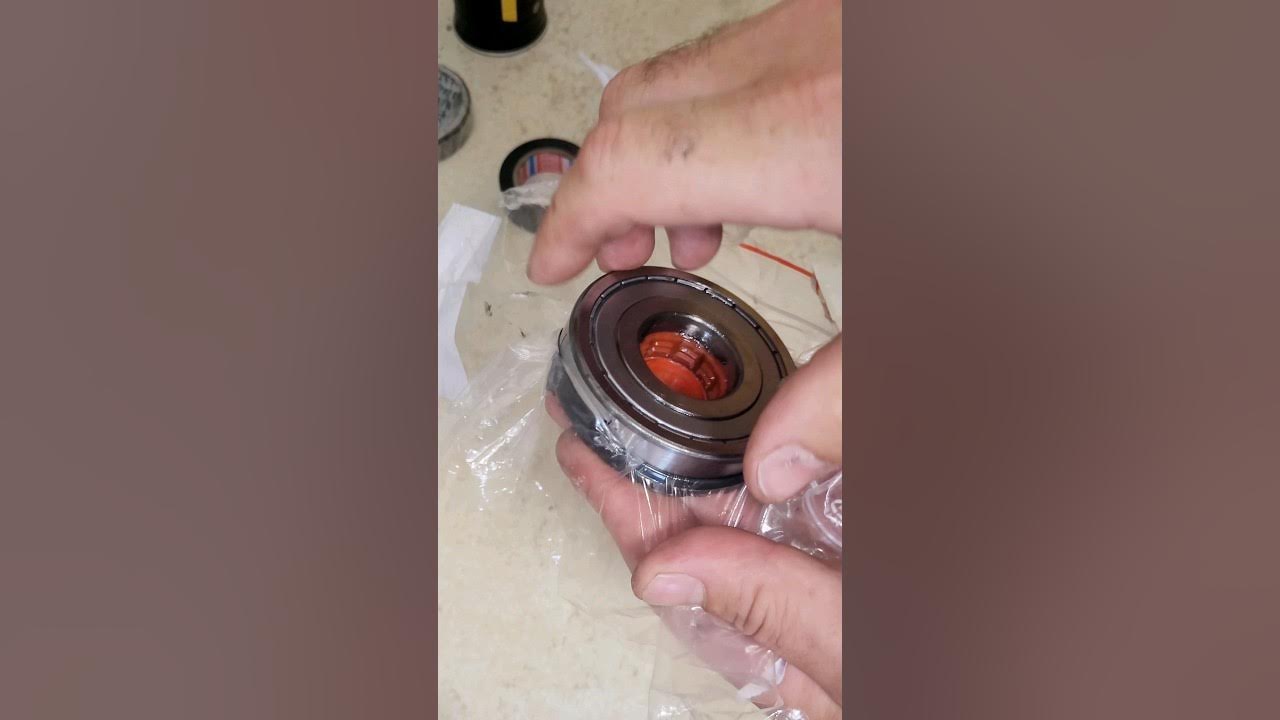 Как смазать закрытый подшипник без разборки. Смазка закрытых подшипников электродвигателя. смазка закрытых подшипников без разбора. накладки для смазывания закрытых подшипников. накладки для смазывания закрытых подшипников на оси.