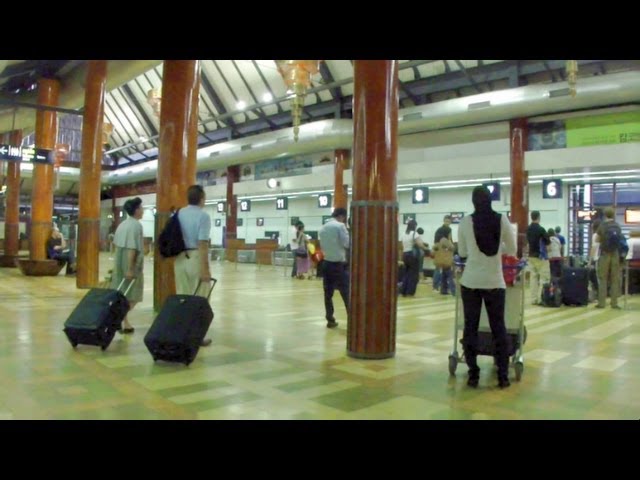 Siem Reap Airport In Cambodia And Takeoff カンボジア シェムリアップ国際空港を離陸 Youtube