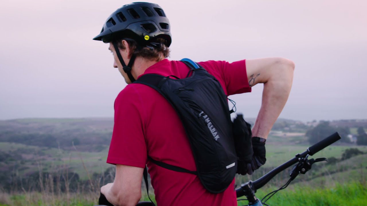 Hellere Kurv Rosefarve CamelBak Rogue Light 70 oz Hydration Pack - YouTube