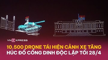 10.500 drone tái hiện cảnh xe tăng húc đổ cổng Dinh Độc Lập | VnExpress