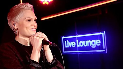 Jessie J - I Knew You Were Trouble (Taylor Swift) ...