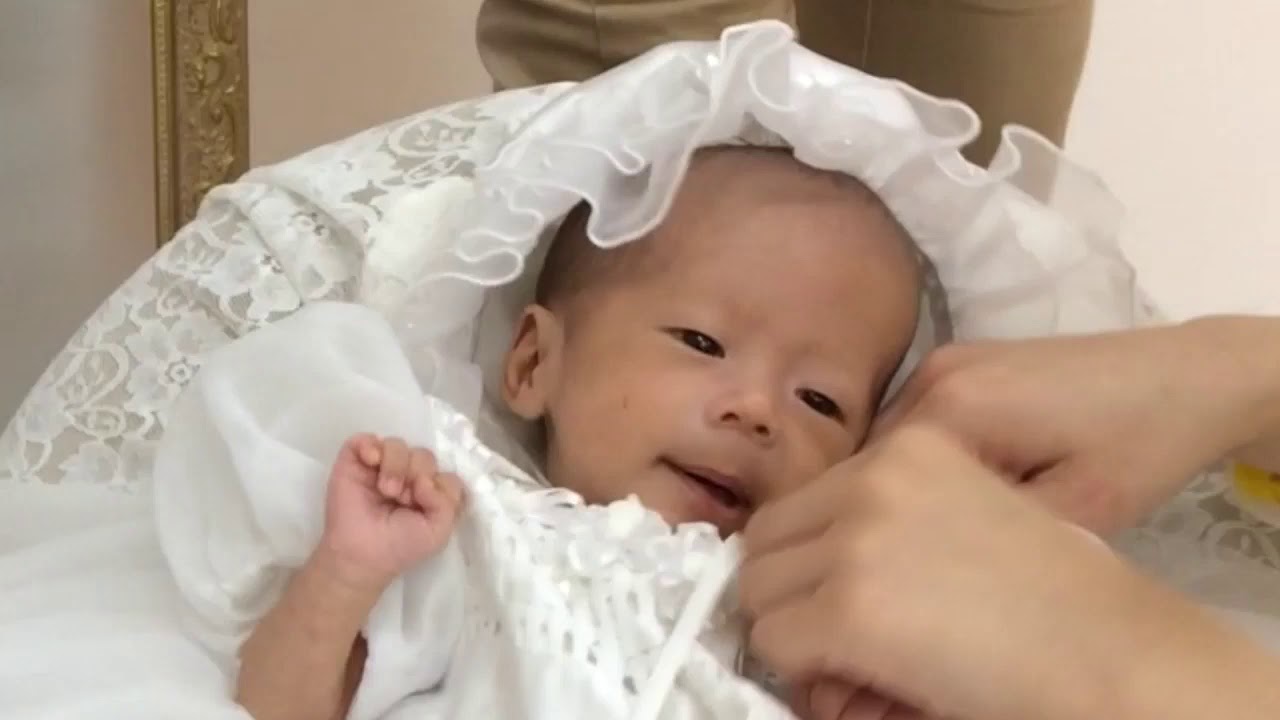 記念撮影で赤ちゃんの首がグラグラ。生後1ヶ月の新生児。お宮参りNew photo YouTube