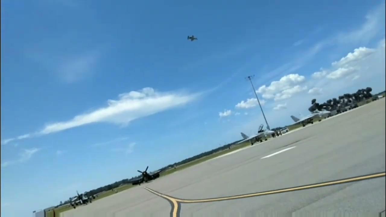 A10 Warthog "strafing runs" - YouTube