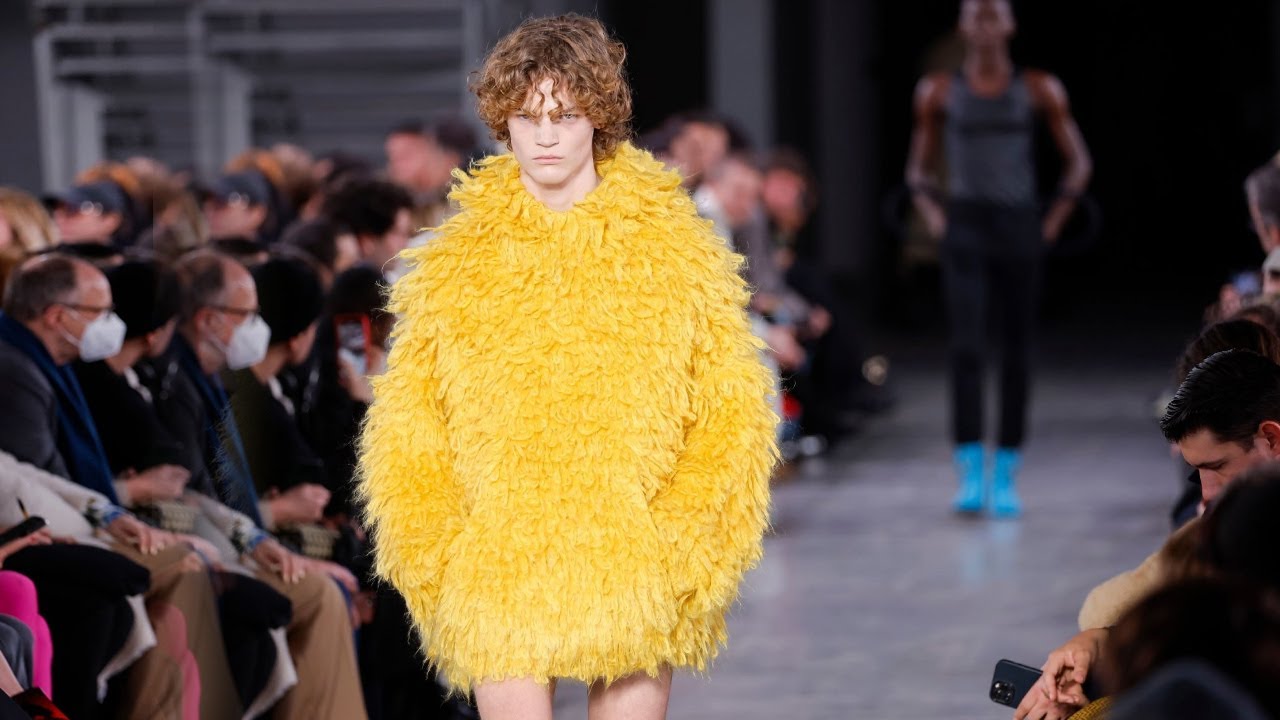 JW Anderson Fall Winter 2023-2024 - RUNWAY MAGAZINE ® Official