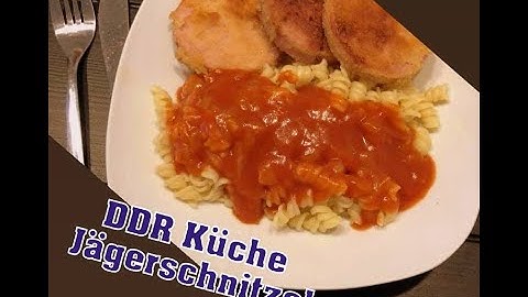 DDR Küche // Jägerschnitzel mit Nudeln und Tomatensoße