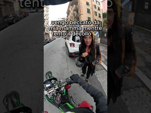 MIA MAMMA MI BECCA IMPENNARE E MI RITIRA IL LIBRETTO! #shorts