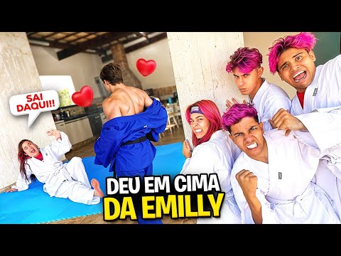 UM PROFESSOR DE KARATÊ DEU EM CIMA DA EMILLY Denunciamos Ele