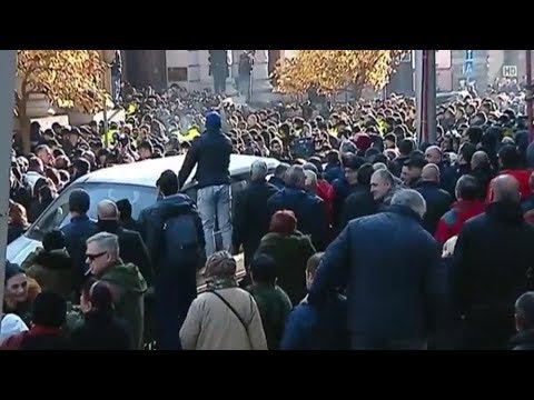 ხმაურიანი საპროტესტო აქციები