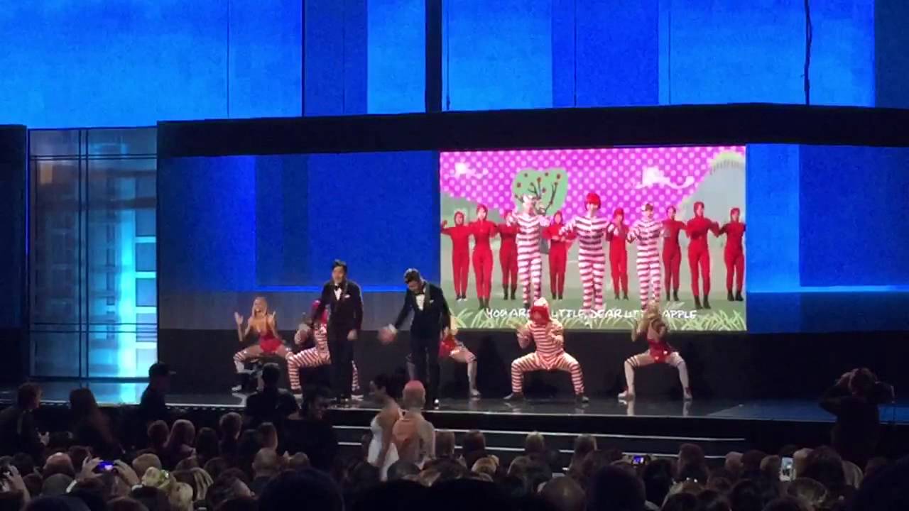 筷子兄弟 AMA现场表演神曲《小苹果》