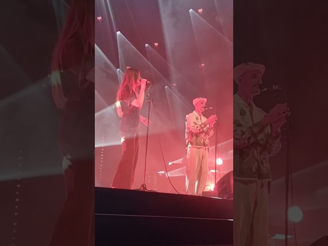 Gabrielle Aplin & JP Cooper - Losing Me - London Palladium 27 Sept 2023 class=