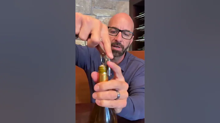How to PROPERLY open a bottle of wine 🍷#shorts - DayDayNews