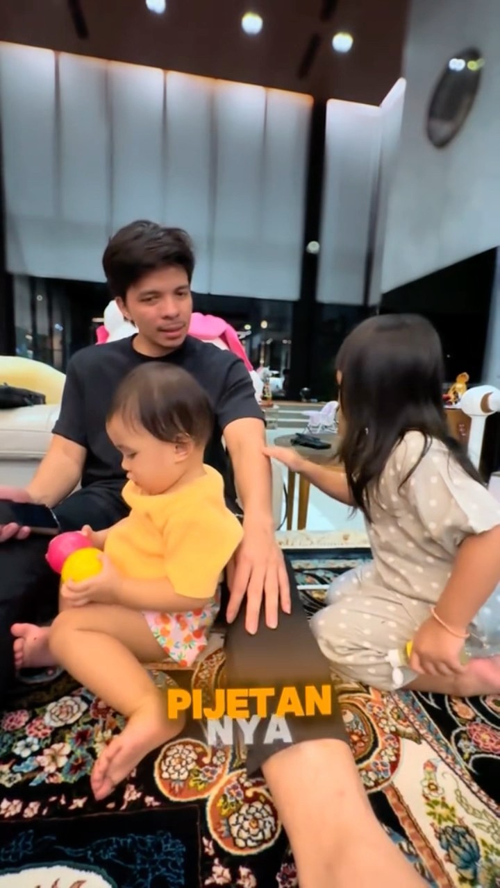 Pulang kerja langsung dimanjain 2 putri papa?