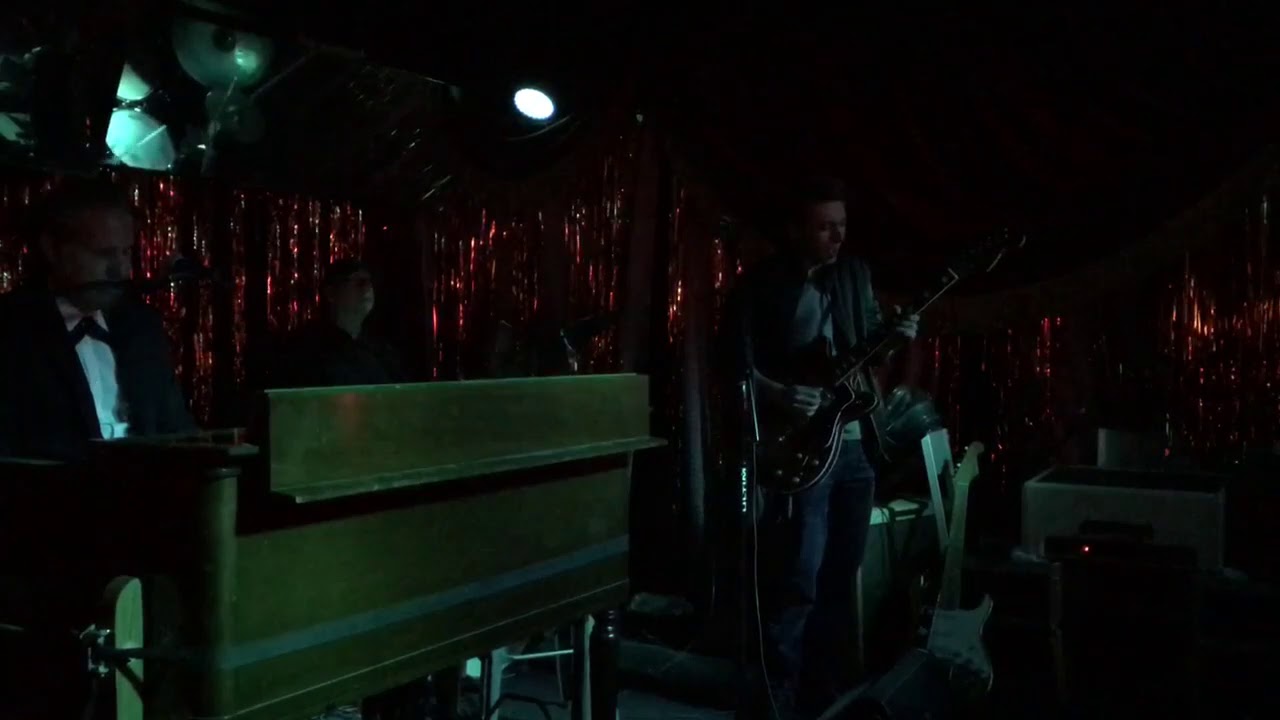 Jon Hay 17 year old Jon hay playing Jimmie Vaughan's rig at CBoys with Mike ...