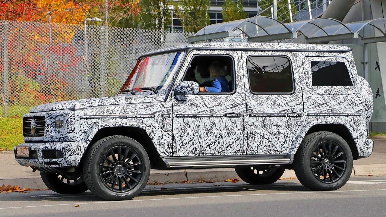 2019 Mercedes G-class w464 next to the old w463